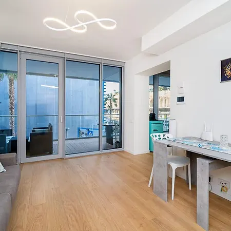 Nautilus - Waterfront Apartment